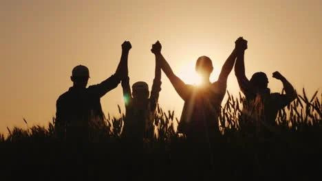 0029_4_Farmers_13_hands_up_plus_S_small
